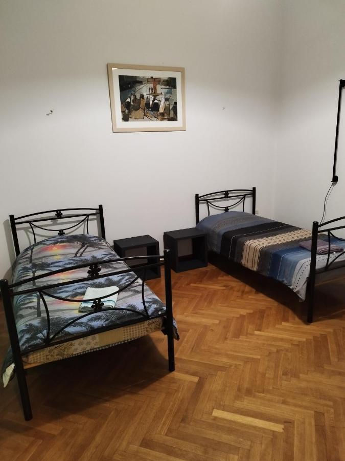 Комната Pilika 4Room With Shared Bath เอเธนส์ ภายนอก รูปภาพ