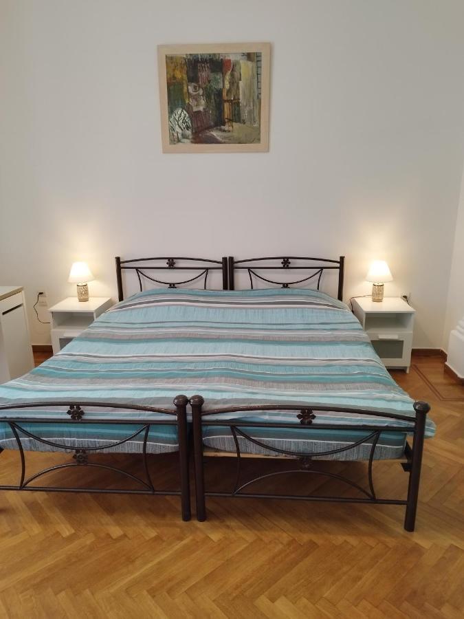 Комната Pilika 4Room With Shared Bath เอเธนส์ ภายนอก รูปภาพ